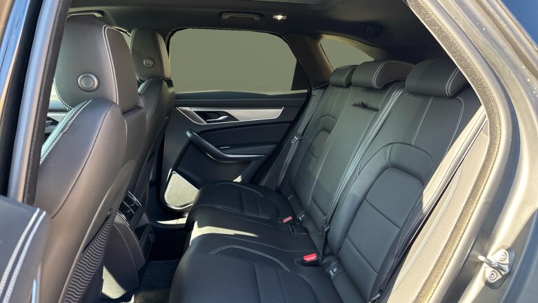 Jaguar F-Pace 2.0 D200 R-Dynamic SE Black 5dr Auto AWD Diesel Estate